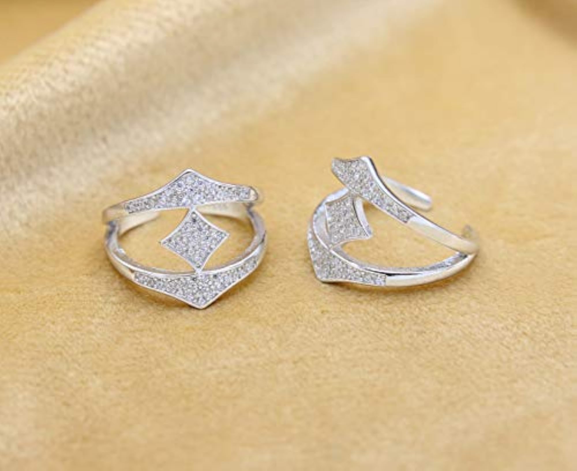 Women's 925 Sterling Silver Rhodium Plated Diamond Shape Toe Ring Pair