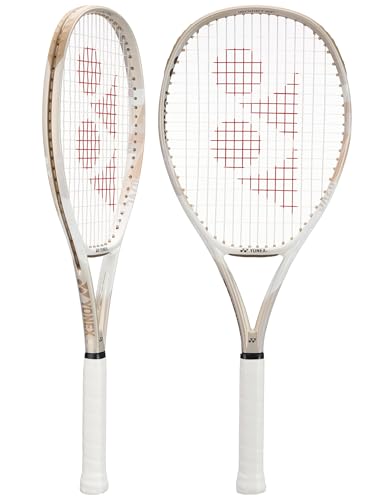 FIRMA ISOMETRICA Tecnologia YONEX dal 1980: Sviluppato oltre 30 anni fa, il design ISOMETRICO aumenta il punto dolce del 7%*. Rispetto a un telaio rotondo convenzionale, una racchetta ISOMETRIC di forma quadrata genera un punto dolce più ampio ottimizzando l'intersezione delle corde principali e trasversali. La tecnologia ISOMETRIC offre un maggiore controllo senza sacrificare la potenza.