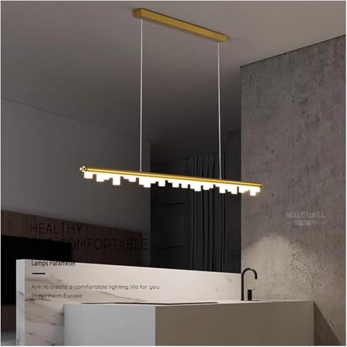 Lampe suspendue chaude dorée pour corriger un éclairage sombre et sublimer votre salon