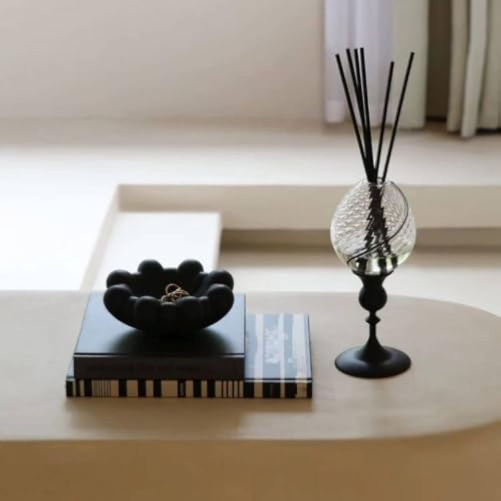 CLOVRIX® Textured Sculptural Tray with Legs