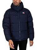 IKONISCH & ZEITLOS: Die original Tommy Jeans Daunenjacke mit Reißverschluss und abnehmbarer Kapuze ist mit zwei Reißverschlusstaschen ausgestattet. Die bekannte Tommy Jeans Flag auf der Brust sorgt für das gewisse Extra