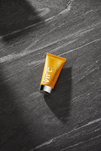 Rodial Vit C Papaya Enzyme Scrub - 20Ml - Energising Facial Scrub -Glow-Boosting, Brightening Formula - Hyaluronic Acid - Skin’s Natural Radiance Enhancer - Travel Size #TOP1