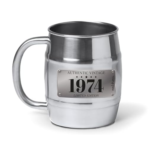 mundohuevo® Jarra de cerveza personalizada acero inoxidable 304 | Regalo original para cumpleaños | Authentic vintage 1974 | Regalo 50 cumpleaños | Color plateado aspecto barril | Capacidad 500 ml.