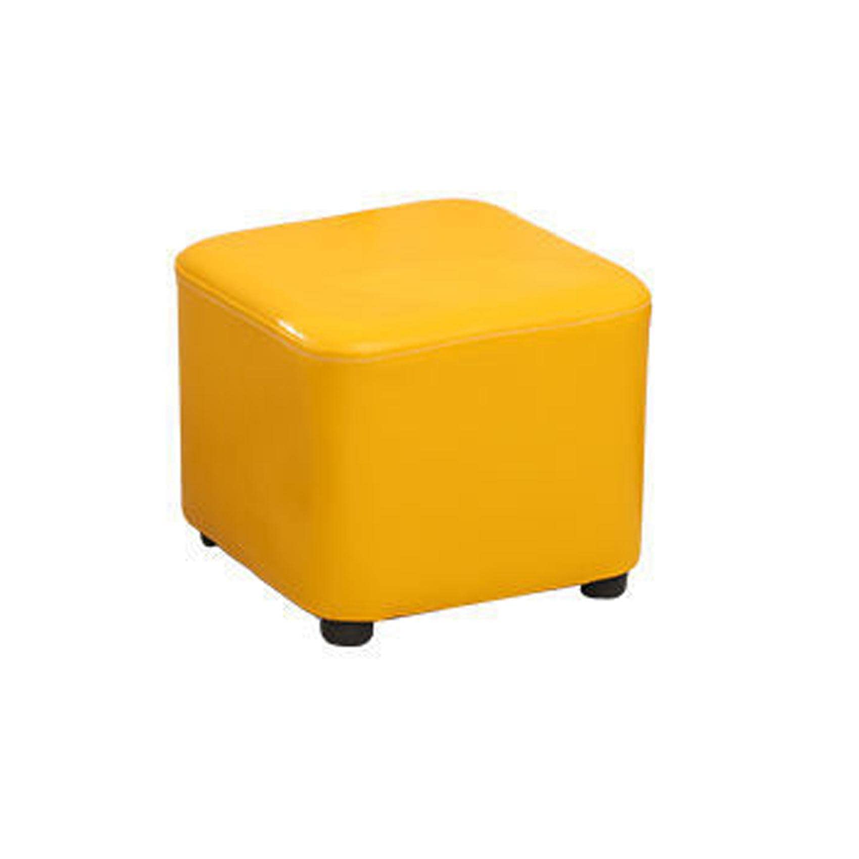 Tabouret bas en cuir jaune pour soulager les jambes lourdes après le travail