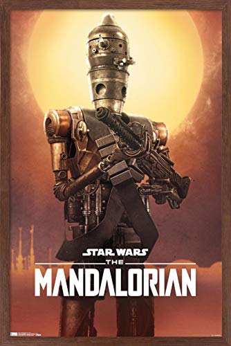 Poster Star Wars The Mandalorian IG-11 avec cadre en bois d'acajou Trends International