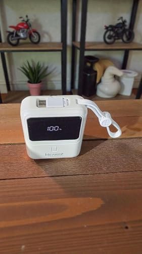 Resim HEARTZ H21 Mini Ergonomik Boy 10000 MH PD 20W ve USB 22.5W FAST HIZLI ŞARJ DAHİLİ TYPE C VE LİGHTNİNG KABLOLU DÜNYA STANDARTLARINA UYGUN POLYMER BATARYA BİREBİR AMPER LCD GÖSTERGELİ POWERBANK 