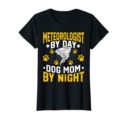 Mujer Meteorologist by Day Dog Mom by Night Storm & Tornado Chaser Camiseta