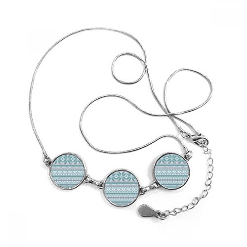 Collier pendentif rond bleu et motif géométrique nordique idéal pour vos tenues de bureau