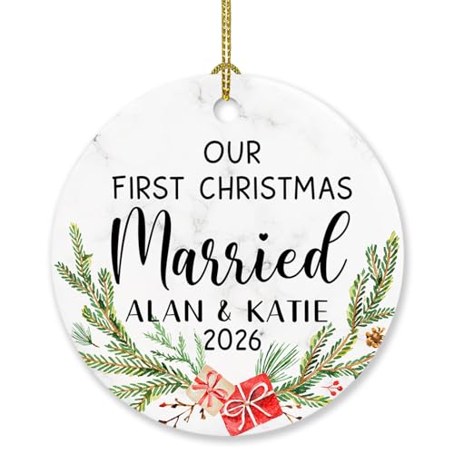 Adorno personalizado de primera Navidad para novios y novias, nuestro adorno de primera Navidad 2025, adorno personalizado para casados, boda, compromiso, recién casados, regalo para señor y señora