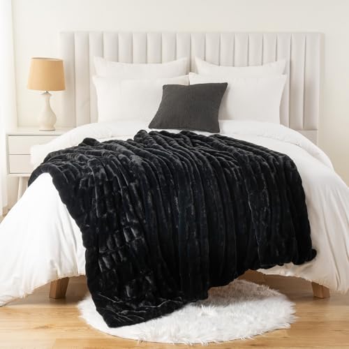 Battilo Luxury Faux Rabbit Fur Throw Blanket Black, 150x200cm Super Soft Thick Fur Throws for Sofa Large Fluffy Bubble Blanket Throw, Fuzzy Warm Cozy Reversible Mink Blanket for Bed Couch Home Decor