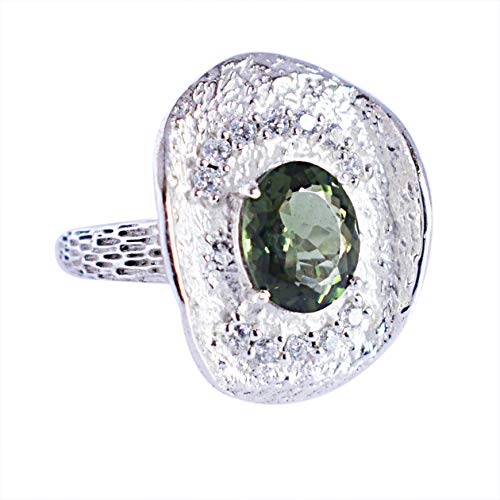 Anillo de moldavita verde facetado y plata de ley artesanal con circonitas
