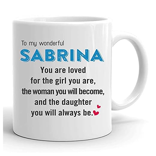 Mors dag dikter mamma och dotter mugg med namn till My Sabrina You are Loved for The Girl You are The Woman You Will Become and The Daughter You Will Always Be mugg 325 ml vit