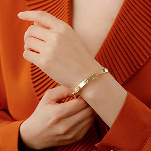 Contemporary Love Bracelet Plated in Gold