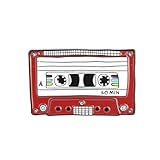 Pin's K7 1980 Rouge   Musique   qualité de finition   Epingle   Broche   Badge   PINS HUMOUR   ORIGINAUX