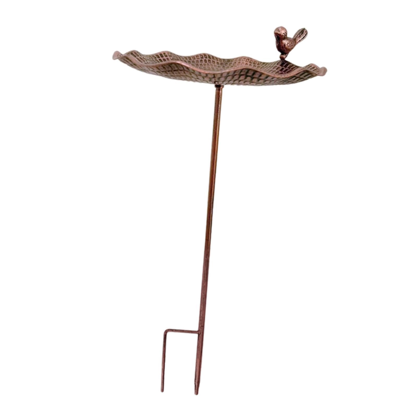 Décoration de jardin avec ce grand bain d'oiseaux et nichoir en métal