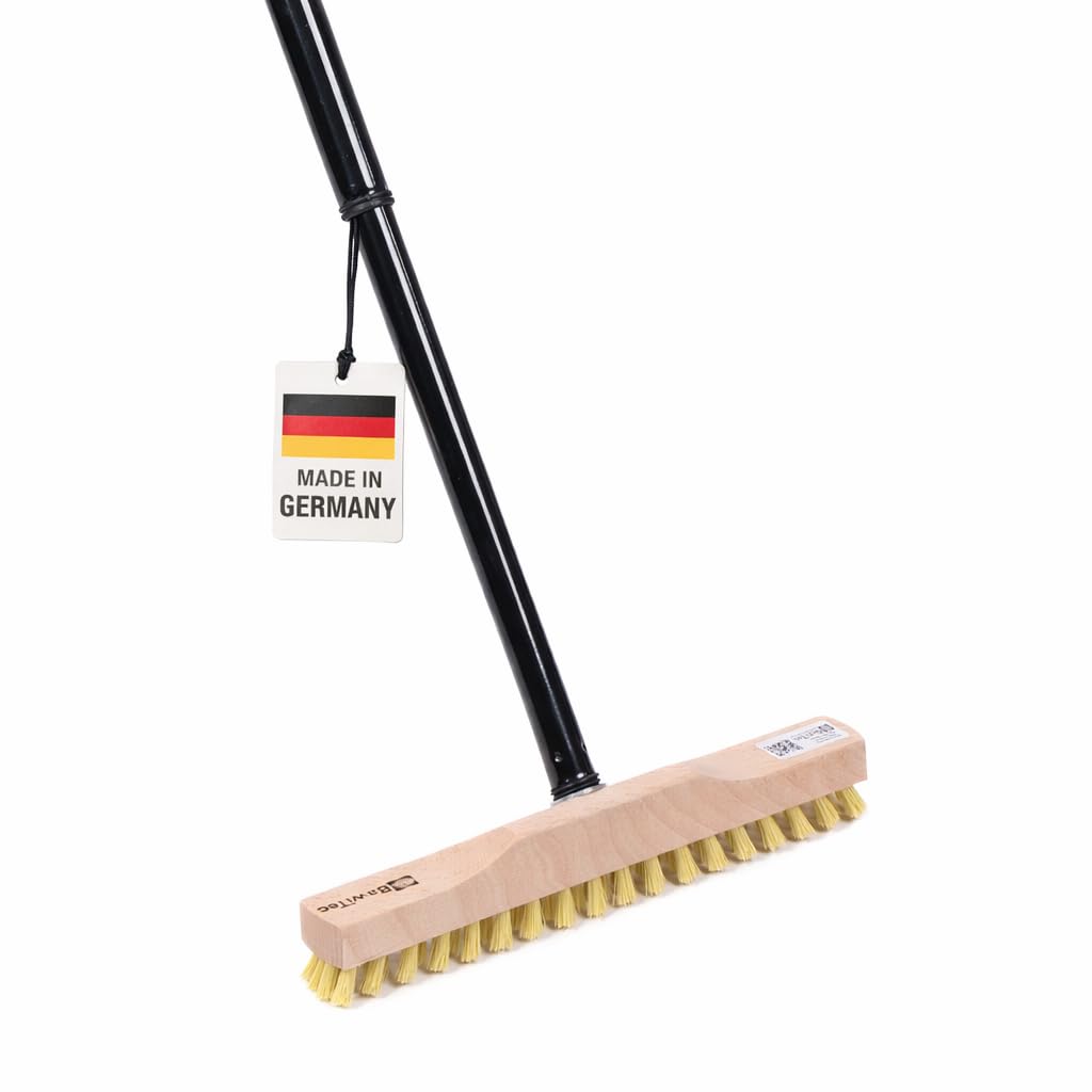 BawiTec Schrubber, Rheinischer Wischer, 28cm Breit, mit Metall-Teleskopstiel, Bodenschrubber, Schmale Form, Buchenholzkörper, MyprenFibre-Borsten, Haushaltsschrubber für Innen- und Außenbereich