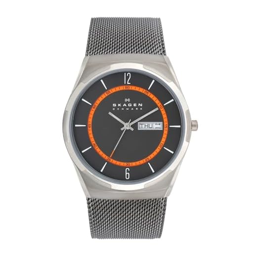 Skagen Herrenuhr Melbye Titanium, DreizeigerTagDatum Uhrwerk, 40mm Charcoal Titanium Gehäuse mit einem Edelstahl Mesh Armband, SKW6007