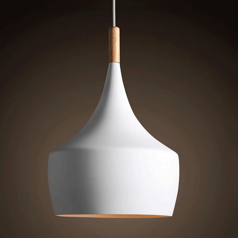 Chandelier moderne E27 idéal pour harmoniser l'éclairage suspendu d'une grande table de cuisine