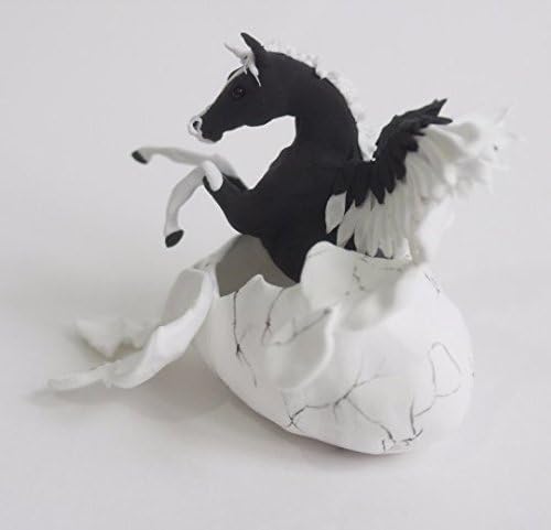 Pegasus,black and white pegasus figurine,pegasus statue,pegasus sculpture