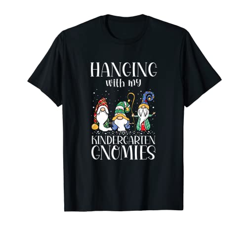 Colgando Con Mi Jardín De Infantes Gnomies Divertido Maestro Gnomo Camiseta