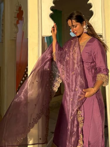 Image of VredeVogel Women's Silk Blend Embroidered Kurta with Pant & Silk Chiffon Dupatta Set