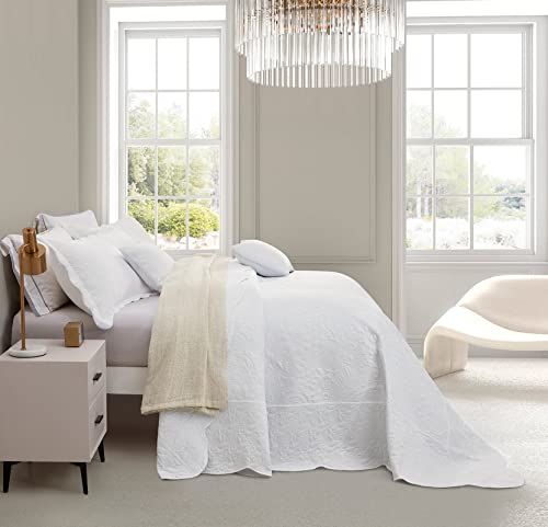 Image of Oversized King Bedspread, Embossed Paisley Quilt Set King /Cal King, Lightweight Reversible Coverlet, Scalloped Edge - Clean Fresh Look, 5 Piece, Pure White