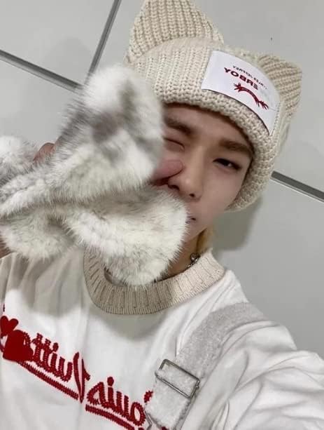 Miniatura 4 de Kpop - Bandas para niños callejeros Hyunjin Daily Look Kitty Kitty Beanie Kitten Skullies_Hyunjin Tarjetas de fotos incluidas