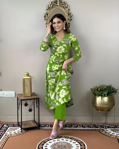 Image of GoSriKi Women's Cotton Blend Printed Kurta with Pant