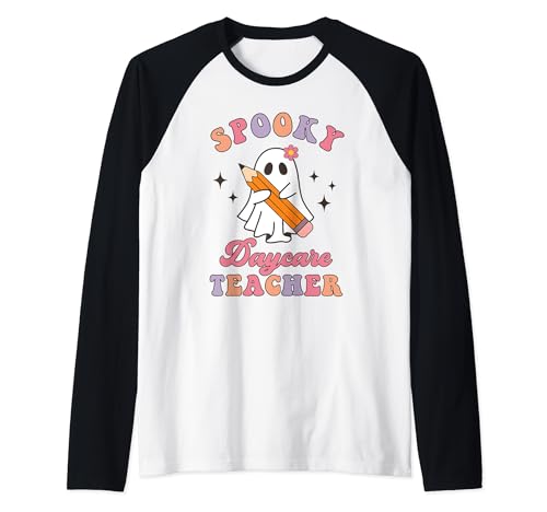 Spooky Daycare Teacher Halloween Childcare Provider Costume Camiseta Manga Raglan