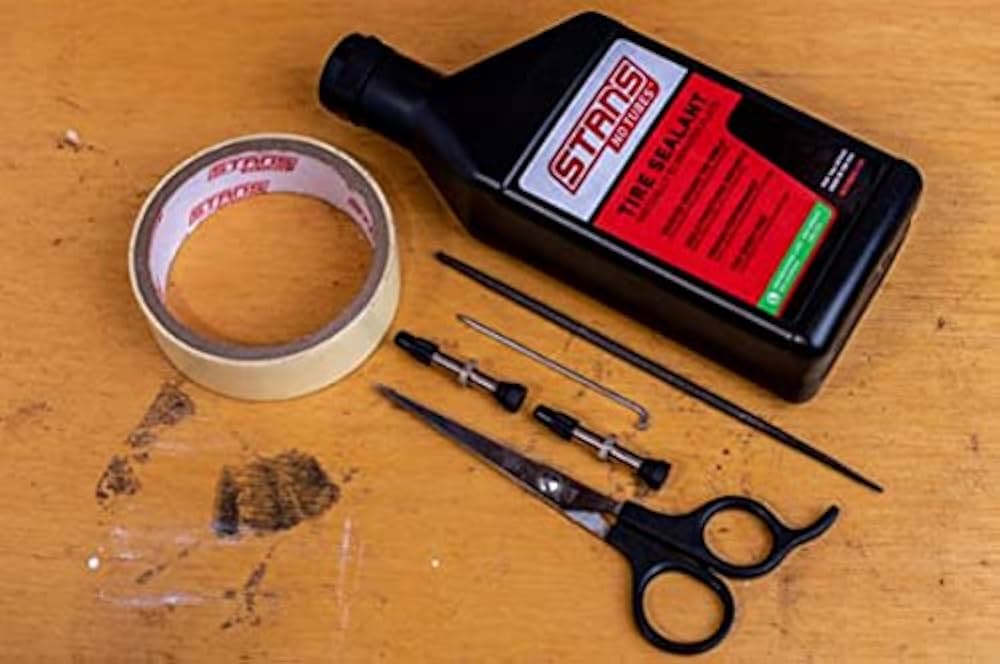 STANS NO TUBES スタンズ 30oz サーファス　AF-1 Amazon.com: Serfas AF-1 Air Force One Tubeless Air Canister