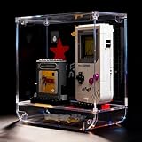 Fabriquée en acrylique haute transparence, cette vitrine offre une clarté semblable au verre tout en étant beaucoup plus durable et résistante aux chocs. Contrairement au verre, elle ne se brise pas en éclats tranchants, ce qui en fait un choix plus sûr pour les foyers avec enfants ou animaux. Une façon idéale de mettre en valeur vos créations pour Lego et vos objets de collection sans compromis sur la sécurité ni la visibilité.