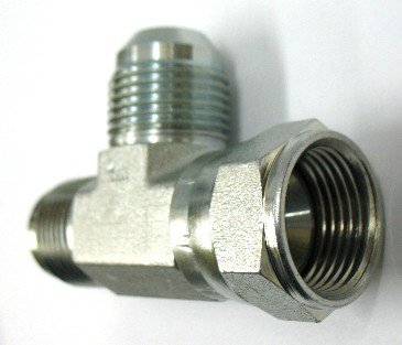 AF C5706-10-10-10 - 5/8 JIC (7/8''-14 Threads) - Tee Swivel Nut Run