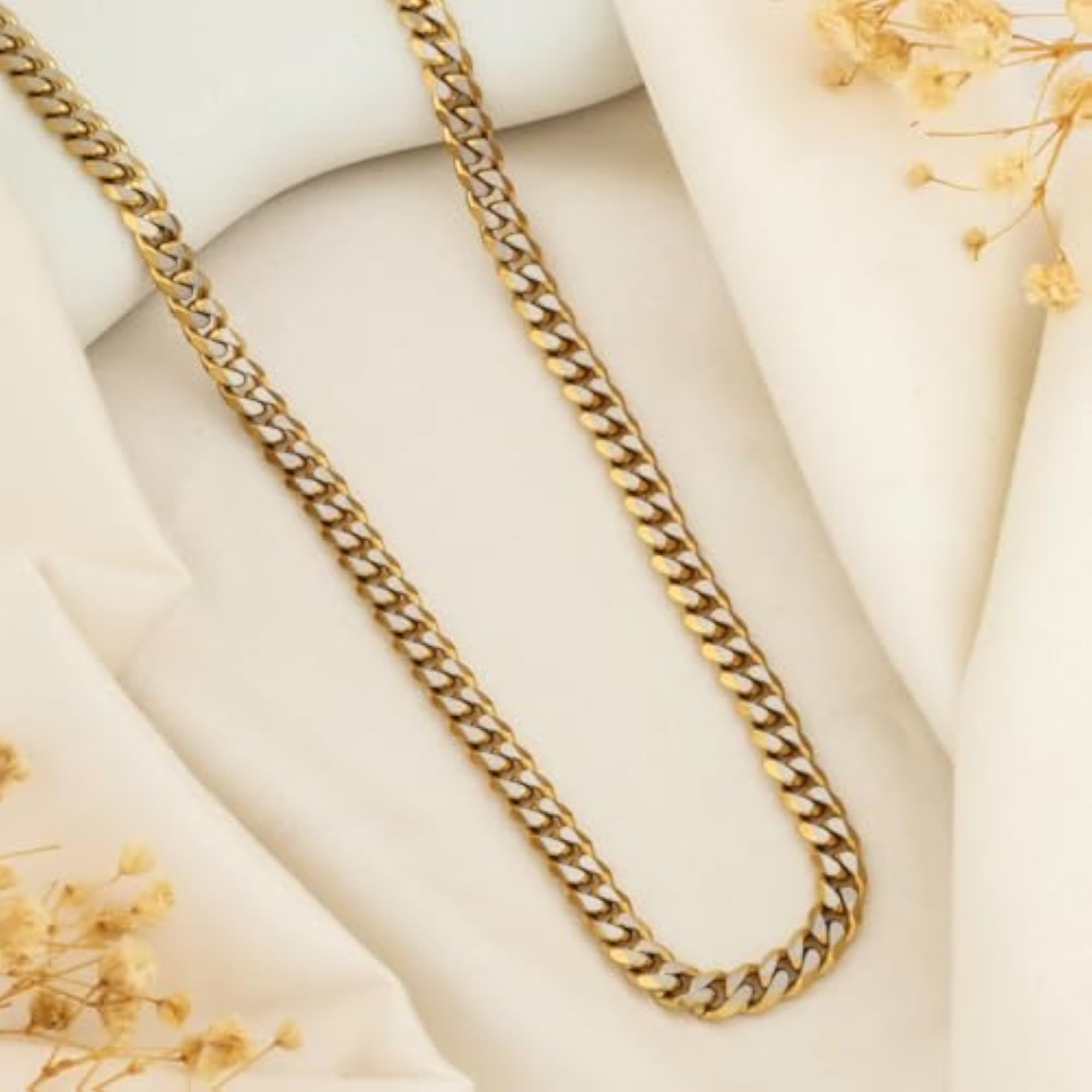 Men's Comfortable Gold Chain Necklace for Trendy Outfits