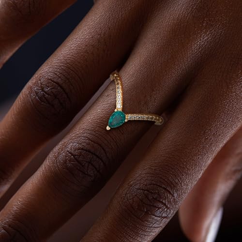 Valloey Rover Remerald Rings for women 14K Gold Plated Dainty Fake Emerald Cut Rings for Women Cubic Zirconia Fake Engagement Rings Cute Green Ring for Women Gold Jewelry Trendy Size 6-82