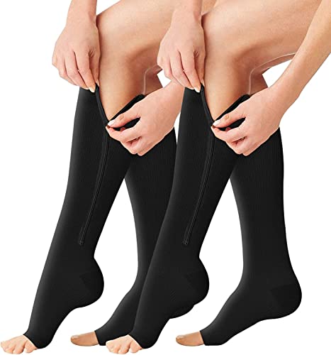 Le nostre calze contenitive e compressive graduate sono progettate con compressione graduata (15-20mmhg); la compressione graduata fornisce a questi gambali la possibilità di migliorare il flusso sanguigno venoso