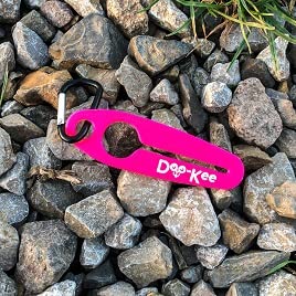 Usado poo bag holder con secure twist loop