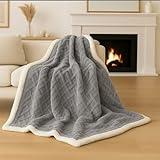 Parfaite pour l'automne et l'hiver, elle garde la chaleur sans être lourde, idéale pour les soirées sur le canapé ou comme couverture décorative sur le lit.