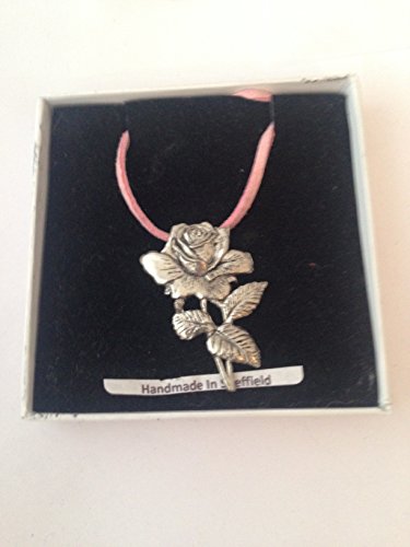 Rose en étain anglais sur collier cordon le cadeau fait main idéal