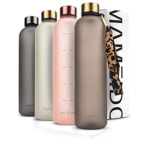 MAMEIDO Trinkflasche 1l Urban Taupe Gold – auslaufsicher, Kohlensäure geeignet, BPA frei mit motivierender…