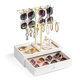 Matériau de qualité et protection : le matériau métallique avec une finition lisse ne rayera pas vos lunettes. Doté d'une base en bois plus large et d'une barre en fer épaisse au milieu, le support lunettes est plus stable et robuste, et ne risque pas de tomber ou de se casser. De plus, la base en bois est recouverte de velours pour protéger vos bijoux, montres, bagues, clés et autres objets personnels des rayures;