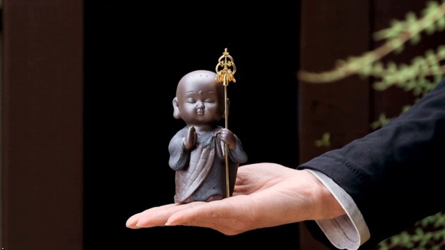 Amazon｜ルナリ お地蔵様 手のひらサイズ 地蔵菩薩 台座付き ミニ お
