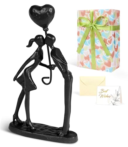 Kissing Couple Statue