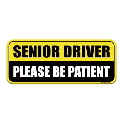 Conducteur senior long jaune noir signalisation routière voiture aînés