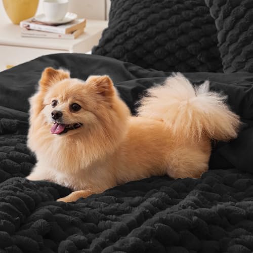 BEDELITE Fluffy King Size Comforter Set - Black Fleece Soft Comforter for King Size Bed, Luxury Warm Bedding Set for Winter, Fuzzy Bed Set 3 Pieces (1 Comforter, 2 Pillowcases)