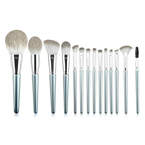 Pinceaux de maquillage gris biseautés pour appliquer vos fards sans taches ni traces