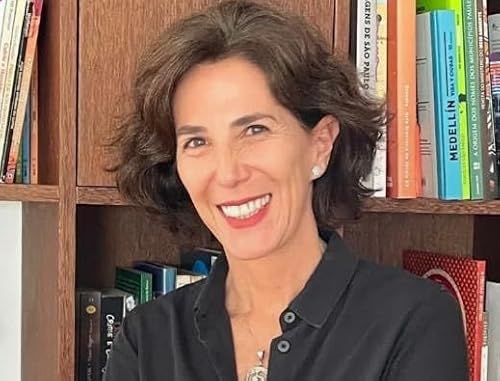 『Adultização e redes sociais: Luciana Temer alerta para riscos da exposição infantil na internet』のカバーアート
