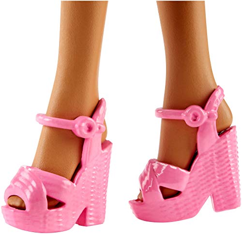 Barbie FNJ40 Fashionista Puppe mit Buzz Cut und weißer Shorts – Bild 4