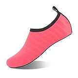 Strapazierfähige und rutschfeste Sohle: Die neue aktualisierte Sohle verfügt über eine große Verschleißfestigkeit und Haltbarkeit. Die konvexen Punkte auf dem Solo erhöhen die Rutschfestigkeit und sorgen für starke Reibung beim Aufwachen.