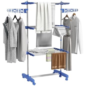 Foto di HOMCOM Stendibiancheria Pieghevole in Acciaio Inox e Plastica, Stendino Verticale Salvaspazio Estensibile a Torre con 6 Ruote, Ganci e 3 Ripiani Regolabili per Interni, 142x55x152 cm, Blu Argento