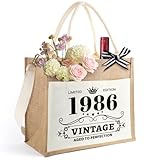 Beaucoup d'espace pour la vie quotidienne et plus encore : avec des dimensions généreuses (35 × 30 × 14 cm), la poche avant mesure 22 cm de profondeur, de sorte que vous pouvez rapidement sortir et mettre une bouteille d'eau, une tablette, des clés, du rouge à lèvres, etc.